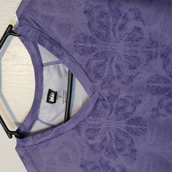 REI Women's V-neck Cap Sleeve Lavender Purple Print Pullover Top sz S - Picture 2 of 8